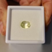 Seltenheit Fluoreszierender Opal aus Mexiko im facettierten Oval Schliff mit 2,12,ct.
